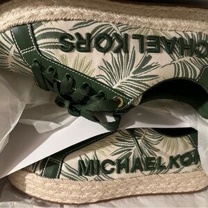 Never Worn Poppy Green Michael Kors Shoes